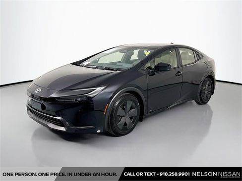 Used 2024 Toyota Prius LE image 1