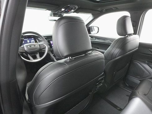 New 2025 Jeep Grand Cherokee Altitude image 24