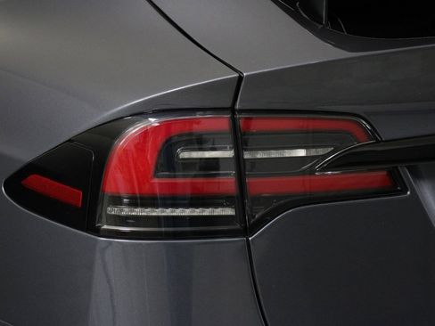 Used 2023 Tesla Model X Standard Range image 18