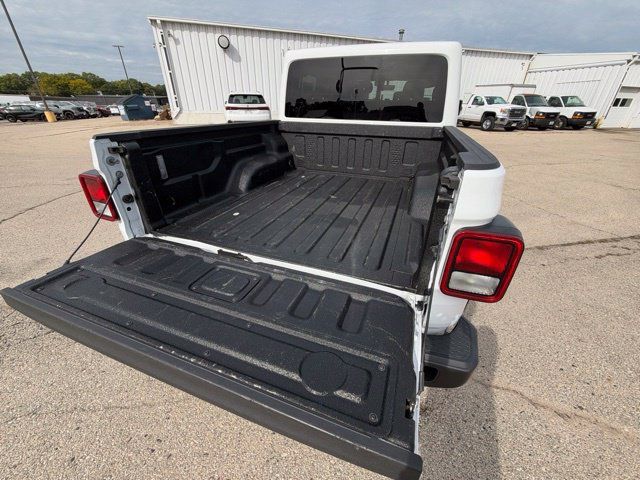 Used 2022 Jeep Gladiator Mojave w/ Cold Weather Group AWD/4WD image 22