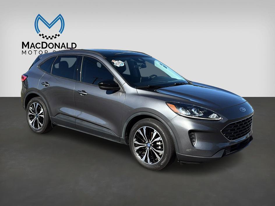 Used 2021 Ford Escape SE w/ SE Sport Appearance Package FWD image 3