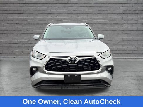 Used 2023 Toyota Highlander XLE AWD/4WD image 2