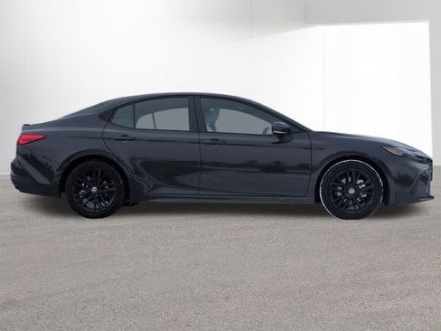 Used 2026 Toyota Camry SE image 4