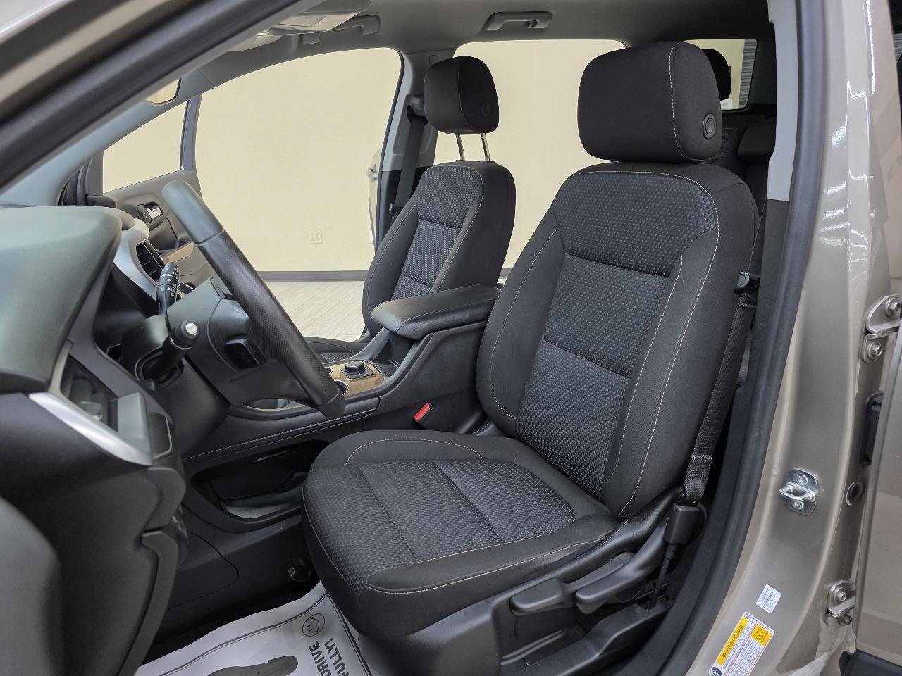 Used 2022 GMC Acadia SLE FWD image 17