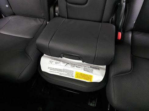 Used 2025 Volvo XC90 B6 Plus w/ Protection Package AWD/4WD image 18