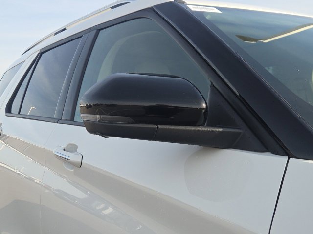 Used 2023 Ford Explorer Limited w/ Limited Technology Package AWD/4WD image 5