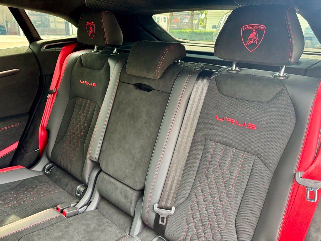 Used 2024 Lamborghini Urus Performante AWD/4WD image 20