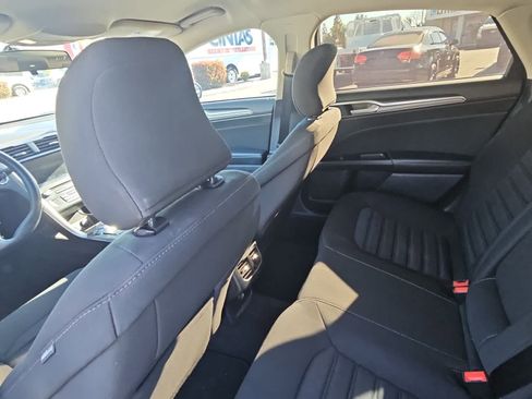 Used 2017 Ford Fusion SE w/ Fusion SE Technology Package image 11