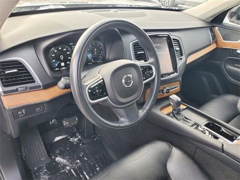 Used 2021 Volvo XC90 T6 Momentum w/ Climate Package image 17