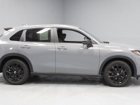 Used 2025 Honda HR-V Sport image 11