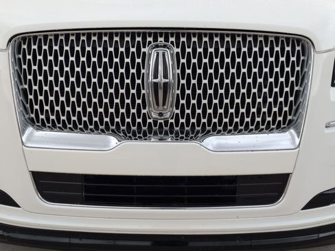 Used 2022 Lincoln Navigator L Reserve image 10