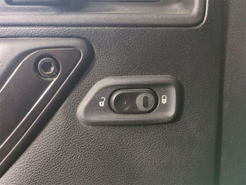 Used 2017 Jeep Wrangler Unlimited Sahara image 19