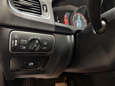 Used 2015 Volvo V60 T5 Cross Country Platinum w/ Protection Package image 39