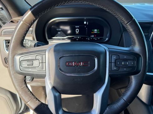 Used 2022 GMC Yukon SLT image 16