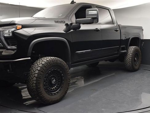 Used 2024 Chevrolet Silverado 2500 High Country w/ Midnight Edition image 4