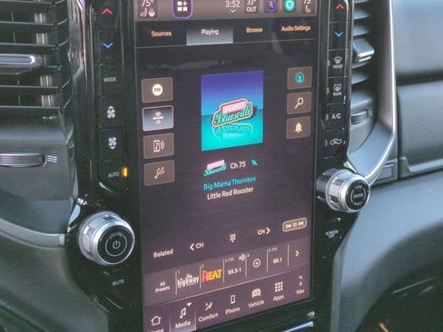 New 2026 RAM 1500 4x4 Crew Cab image 18