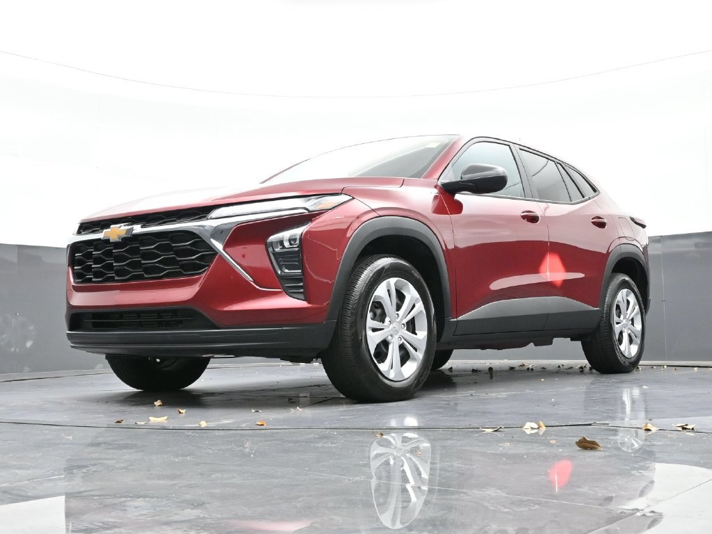 Used 2025 Chevrolet Trax LS FWD image 20