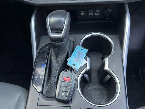 Used 2023 Toyota Highlander XLE image 26