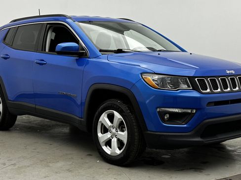 Used 2019 Jeep Compass Latitude w/ Cold Weather Group image 2