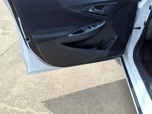 Used 2025 Chevrolet Malibu LT FWD image 11