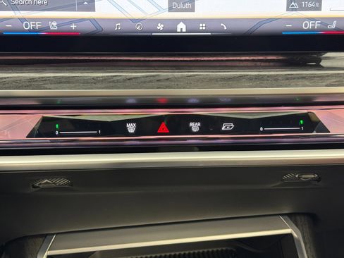 Used 2024 BMW i7 xDrive60 w/ Premium Package image 31