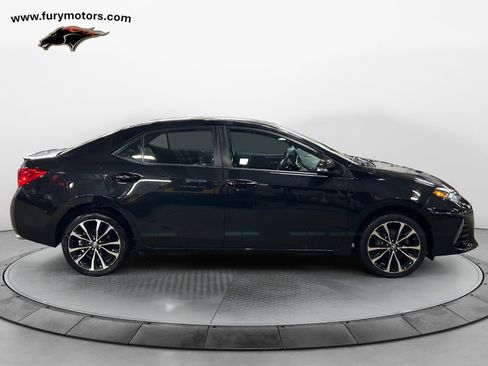 Used 2019 Toyota Corolla SE image 2