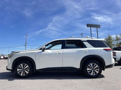 Used 2023 Nissan Pathfinder SL image 4