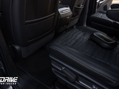 Used 2025 Cadillac Escalade Sport Platinum w/ LPO, ONYX Package image 20