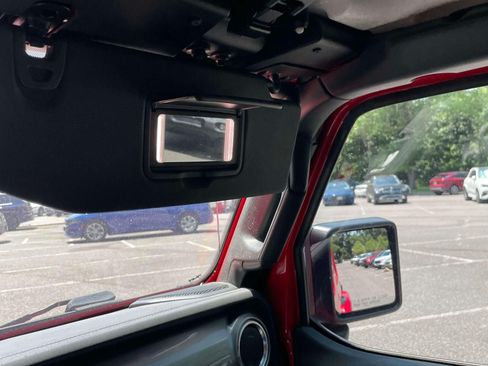 Used 2019 Jeep Wrangler Unlimited Sahara AWD/4WD image 31