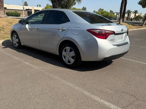 Used 2019 Toyota Corolla LE w/ Carpet Mat Package (TMS) FWD image 6