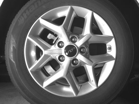 Used 2025 Kia Soul LX w/ LX Technology Package FWD image 22