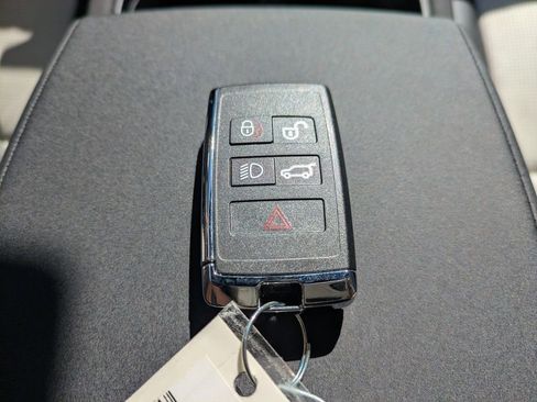 Used 2025 Land Rover Discovery Sport Dynamic SE AWD/4WD image 34