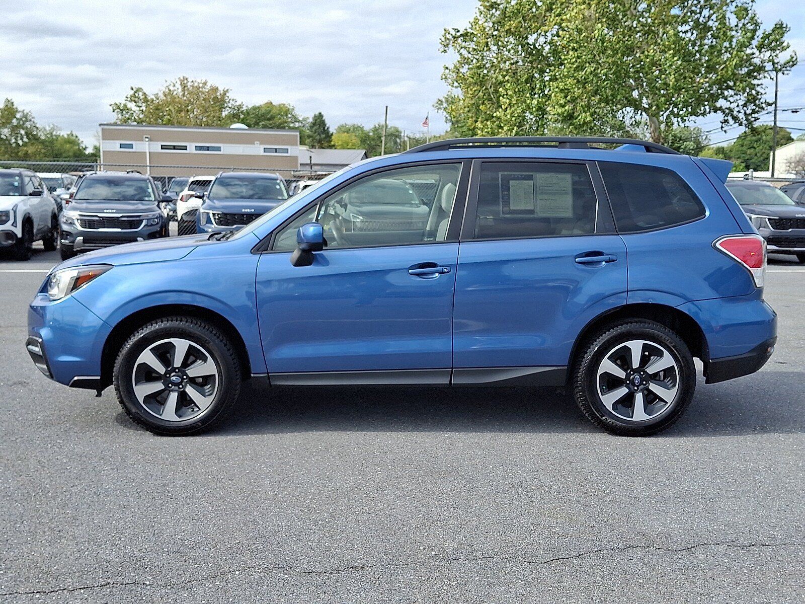 Used 2017 Subaru Forester 2.5i Premium w/ Popular Package #2A AWD/4WD image 8
