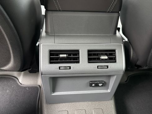 Used 2025 INEOS Grenadier Fieldmaster Edition image 27