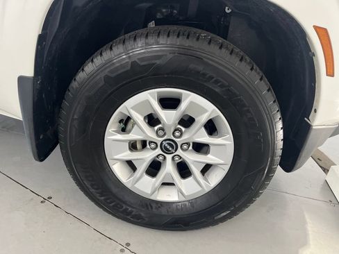 Used 2024 Nissan Frontier SV w/ Technology Package AWD/4WD image 17