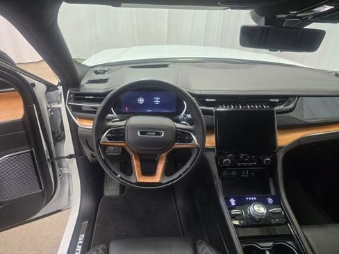 New 2025 Jeep Grand Cherokee Summit image 4