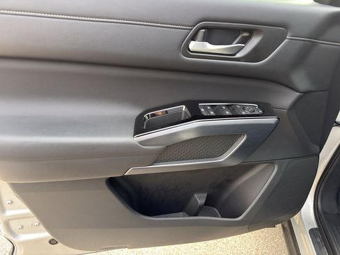 Certified 2025 Nissan Pathfinder SL w/ SL Premium Package image 13