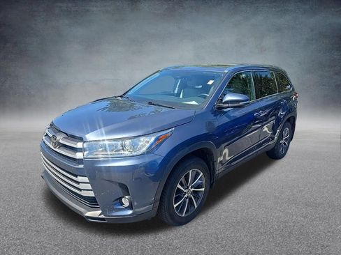 Used 2019 Toyota Highlander XLE AWD/4WD image 4