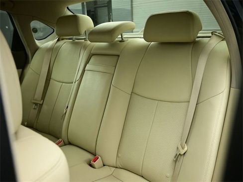 Used 2017 INFINITI Q70 3.7 image 32