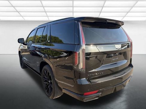 Used 2022 Cadillac Escalade Sport Platinum w/ LPO, ONYX Package AWD/4WD image 4