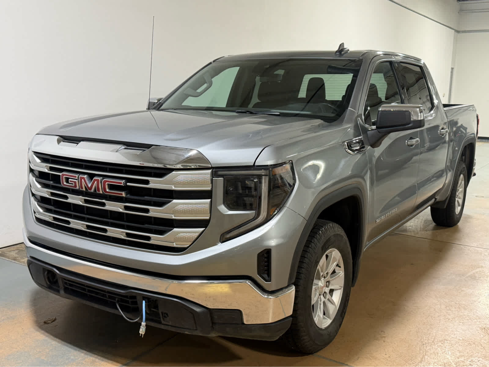 Used 2024 GMC Sierra 1500 SLE AWD/4WD image 1