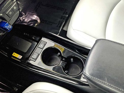 Used 2020 Toyota Prius XLE image 17