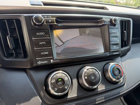 Used 2016 Toyota RAV4 LE FWD image 15