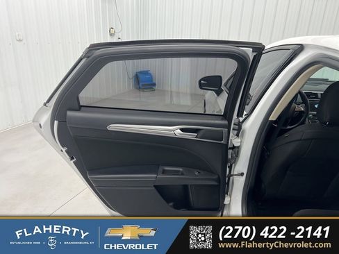 Used 2018 Ford Fusion SE w/ Fusion SE Technology Package image 10