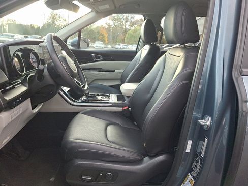 Certified 2023 Kia Carnival EX image 14