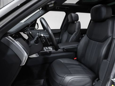 Used 2025 Land Rover Range Rover SE AWD/4WD image 9