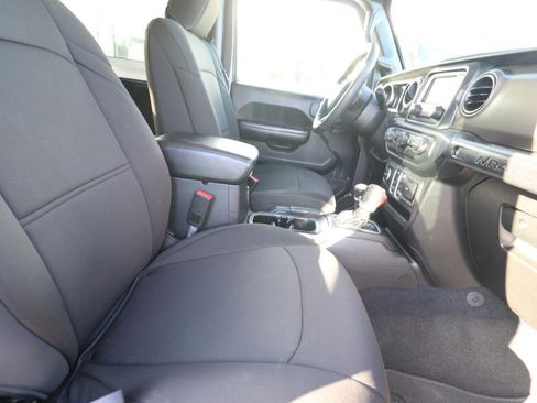 Used 2019 Jeep Wrangler Sport S image 9