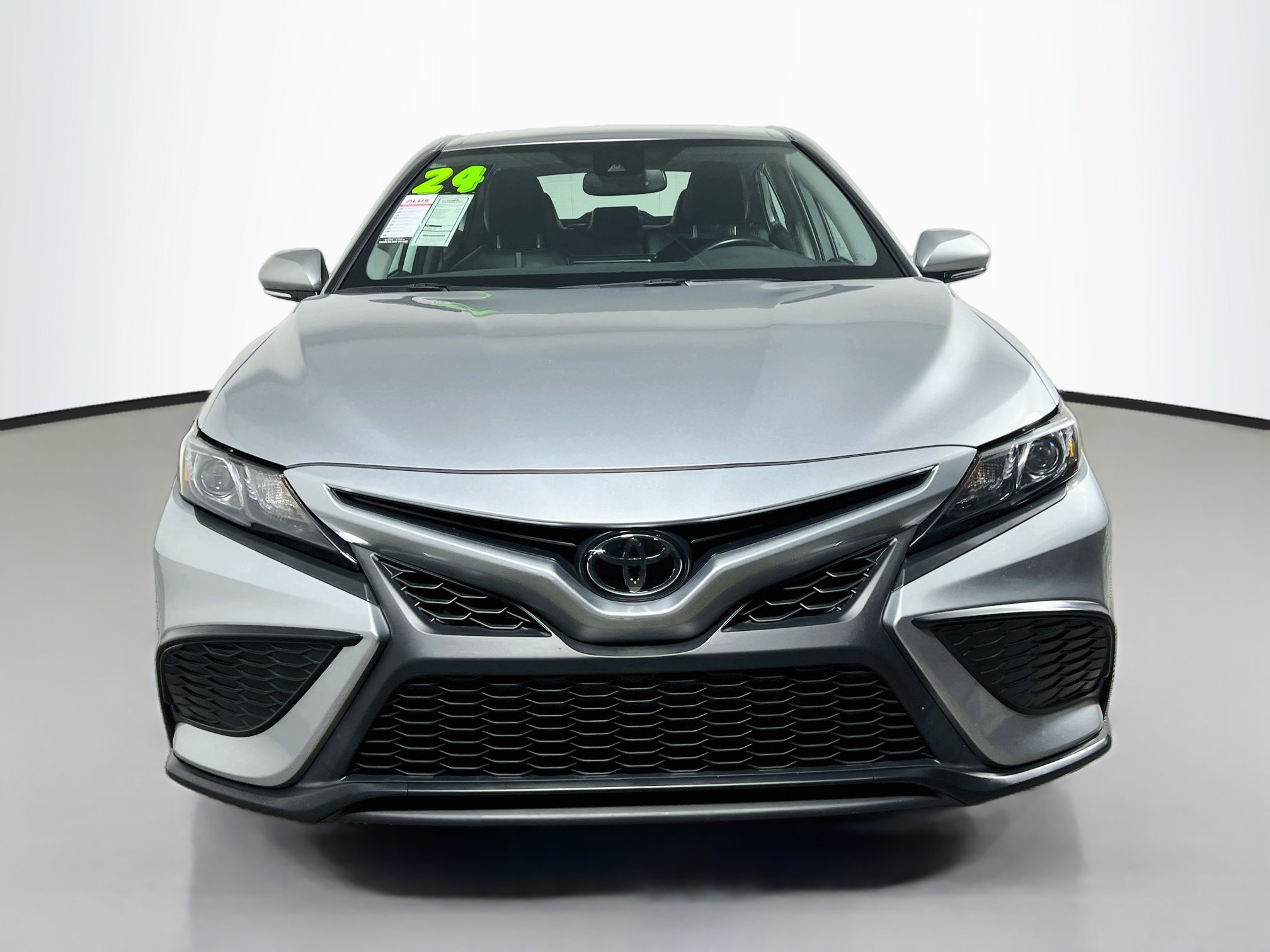 Used 2024 Toyota Camry SE w/ Convenience Package FWD image 11