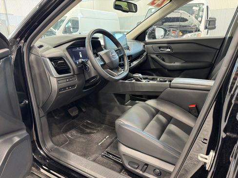 Used 2025 Nissan Rogue SL w/ Tech Package AWD/4WD image 14