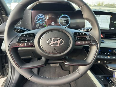 New 2025 Hyundai Elantra Limited image 14